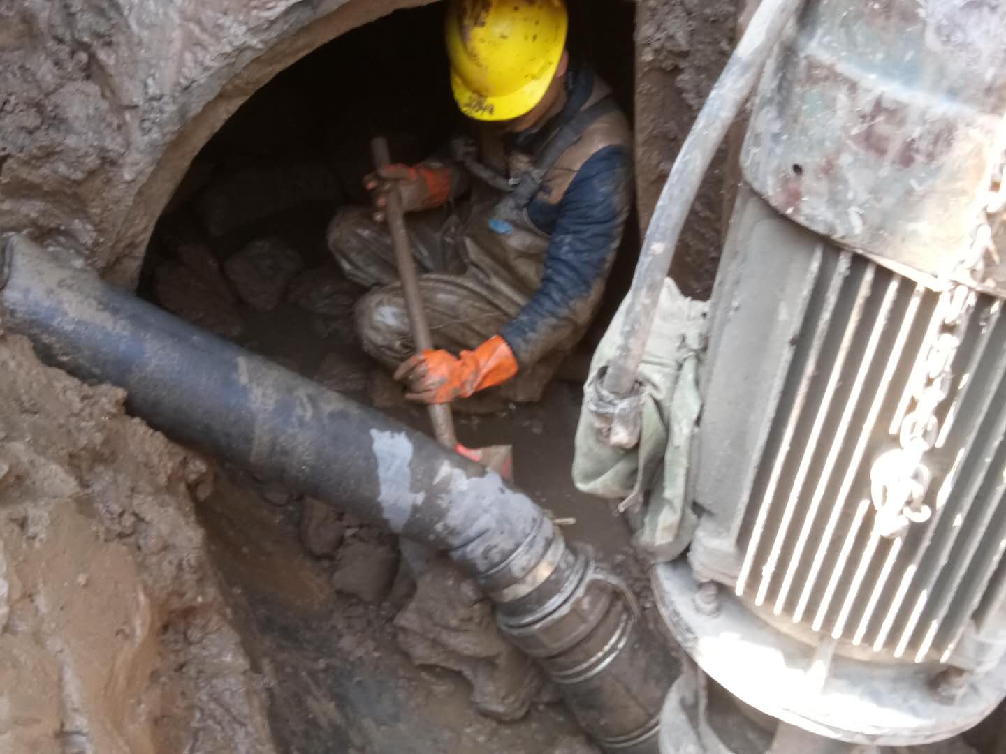 海拉尔管道清淤