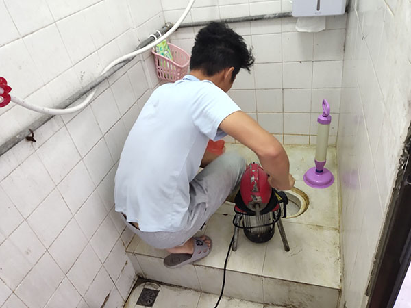 海拉尔肥皂掉到马桶里把马桶堵住了怎么办？马桶堵住了怎么办